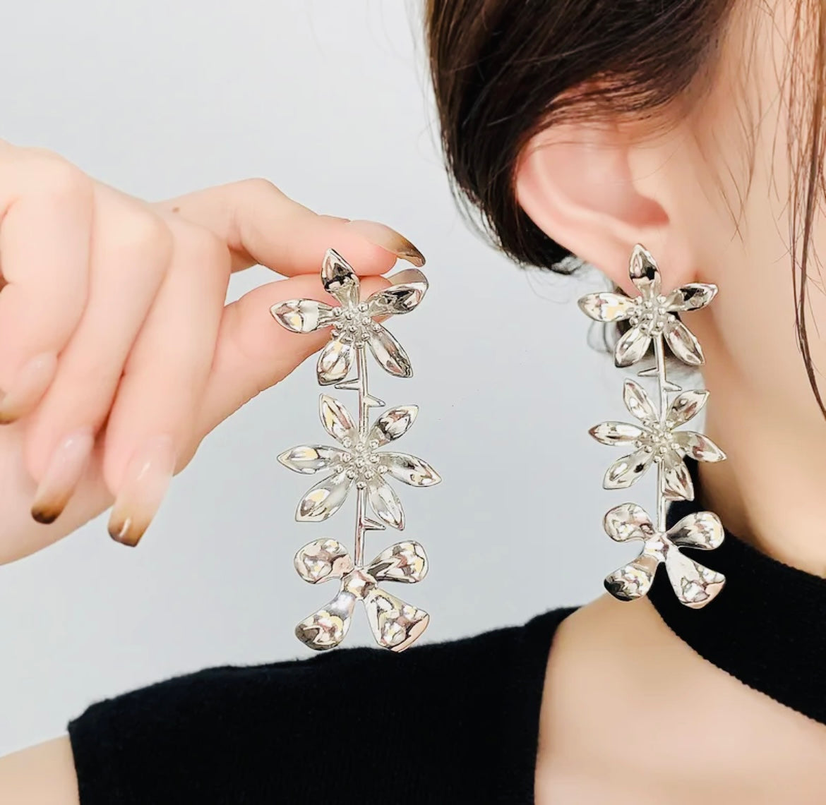 Elegance Chandelier Silver Earrings