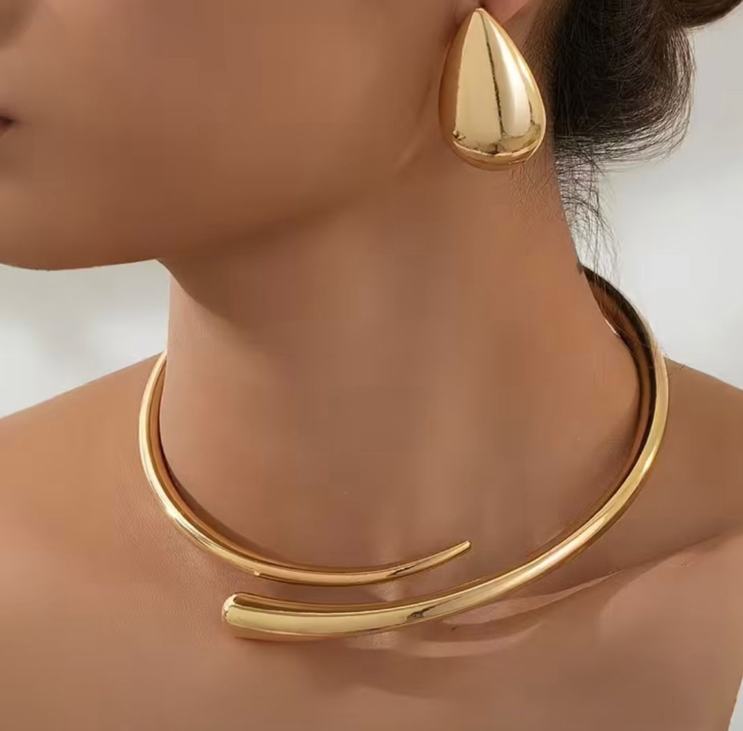 Choker and Stud Teardrop Earrings Set