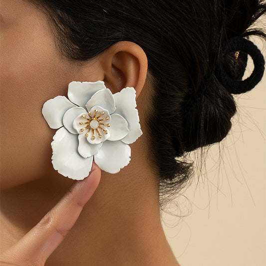 Dulce Encanto, 18K Gold Plated White Flower Earrings