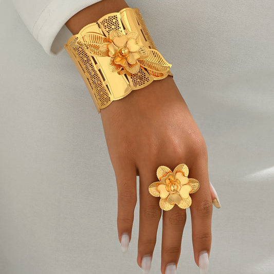 Elegant Flower Gold Plated 18K Bracelet and One size Ring Set.