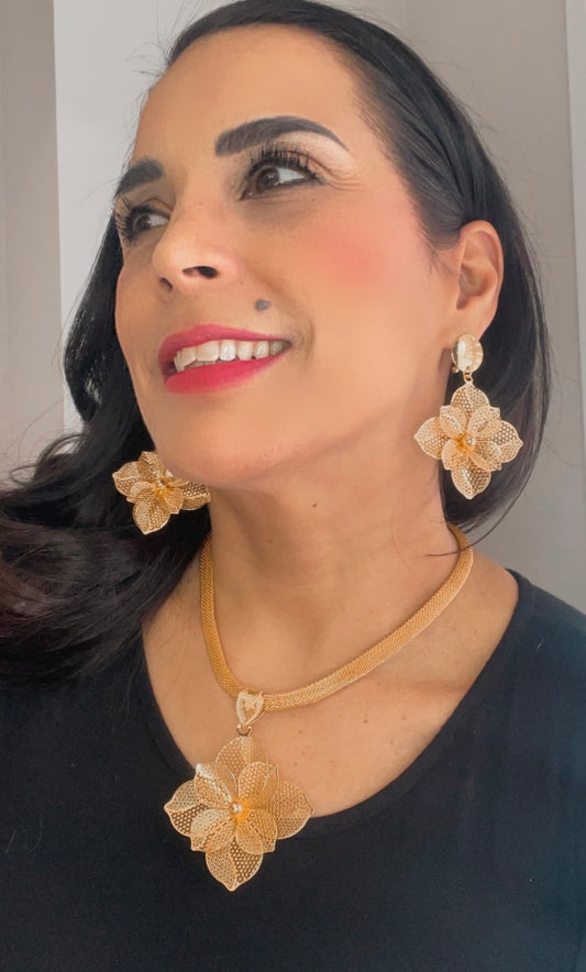 Flower Iron Plating Hollow Out Earring Necklace Set.